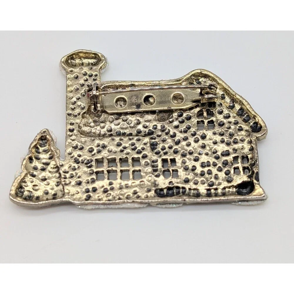 VTG Christmas Winter Home Snow Brooch Pin Enamel Gold Tone